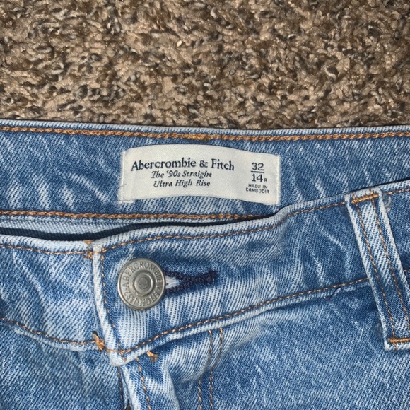 Jeans - Picture 3 of 4
